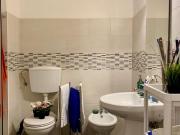 Stanza in appartamento con 3 stanze da letto a Torino
