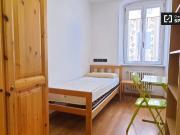 Stanza in appartamento con 3 stanze da letto a Trento