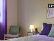 Stanza in appartamento con 3 stanze da letto ad Aurora,...