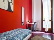 Stanza in appartamento con 4 camere da letto in affitto,...