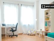 Stanza in appartamento con 4 camere da letto in Centro,...