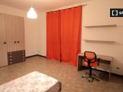 Stanza in appartamento condiviso con 4 camere da letto...