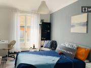 Stanza in appartamento con 4 stanze da letto a Torino