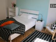 Stanza in appartamento con 4 stanze da letto a Torino
