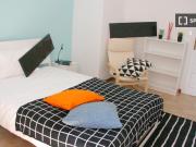 Stanza in appartamento con 4 stanze da letto a Torino