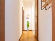 Stanza in appartamento con 5 camere da letto in affitto,...