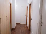 Stanza in appartamento con 7 camere da letto in affitto...