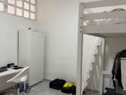 Stanza in appartamento con 8 camere da letto a San...