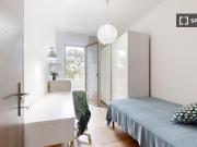 Stanza in appartamento condiviso con 10 camere da letto...