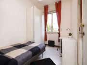 Stanza in appartamento condiviso con 11 camere da letto...