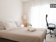 Stanza in appartamento con 2 camere da letto in affitto...