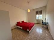 Camera in appartamento condiviso con 4 camere da letto,...