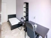 Stanza in appartamento condiviso con 4 camere da letto,...