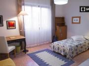 Stanza in appartamento condiviso con 4 camere da letto...