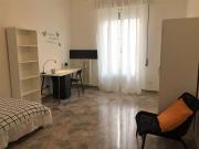 Stanza in appartamento condiviso con 5 camere da letto...