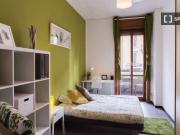 Stanza in appartamento condiviso con 6 camere da letto...