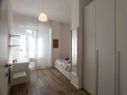 Stanza in appartamento condiviso con 8 camere da letto a...