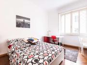 Stanza in appartamento condiviso con 8 camere da letto...