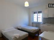 Stanza in appartamento condiviso in affitto a Bande...