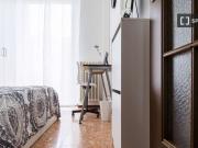 Stanza in appartamento condiviso in affitto a Porta...