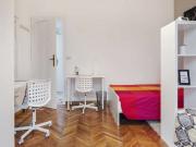 Stanza in appartamento condiviso in affitto in Zona...