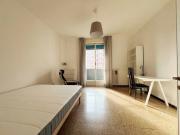Stanza in appartamento in affitto a Milano