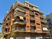 Stanza in appartamento in affitto a Roma
