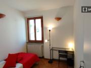 Camera in appartamento condiviso con 4 camere da letto a...