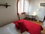 Stanza in appartamento condiviso in affitto a Gaviniana...