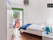 Stanza in un appartamento con 5 camere da letto a Porta...