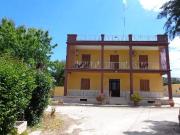 Stanza in villa in affitto a Bari