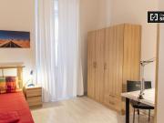 Stanza ordinata in affitto in appartamento con 4 camere...