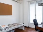 Stanza privata condivisa in appartamento con 5 camere da...