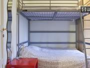 Stanza privata in appartamento con 3 camere da letto a...