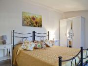 Stanza ristrutturata in appartamento in Cassia...