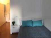 Stanza singola ampia luminosa e arredata in zona...