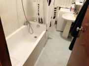 Stanza singola arredata