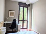 Stanza Singola con balcone metro Dante