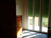 Stanza singola in appartamento con 3 camere da letto