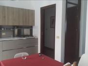 Stanza singola in appartamento con 3 camere da letto