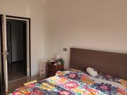 Stanza singola in appartamento con 3 camere da letto