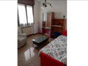 Stanza singola in appartamento con 4 camere da letto