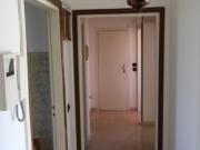 Stanza singola in appartamento con 4 camere da letto