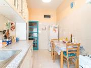 Stanza singola in appartamento con 4 camere da letto a...