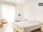 Stanza singola in appartamento con 4 camere da letto a...