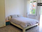 Stanza singola in appartamento con 4 camere da letto a...