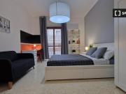 Stanze in affitto in appartamento con 4 camere da letto...