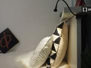 Stanze in affitto in appartamento con 6 camere da letto...