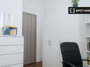 Stanze in affitto in appartamento con 6 camere da letto...