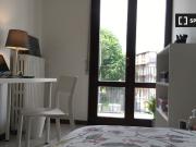 Stanze in affitto in appartamento con 9 camere da letto...